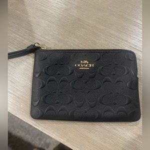 Black leather Coach outlet wristlet 🖤